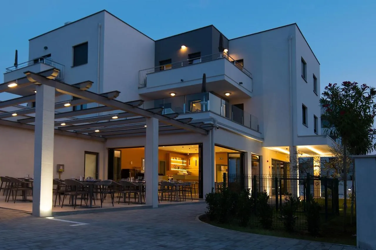 פרמנטורה Aparthotel Punta Blu - Pool & Spa